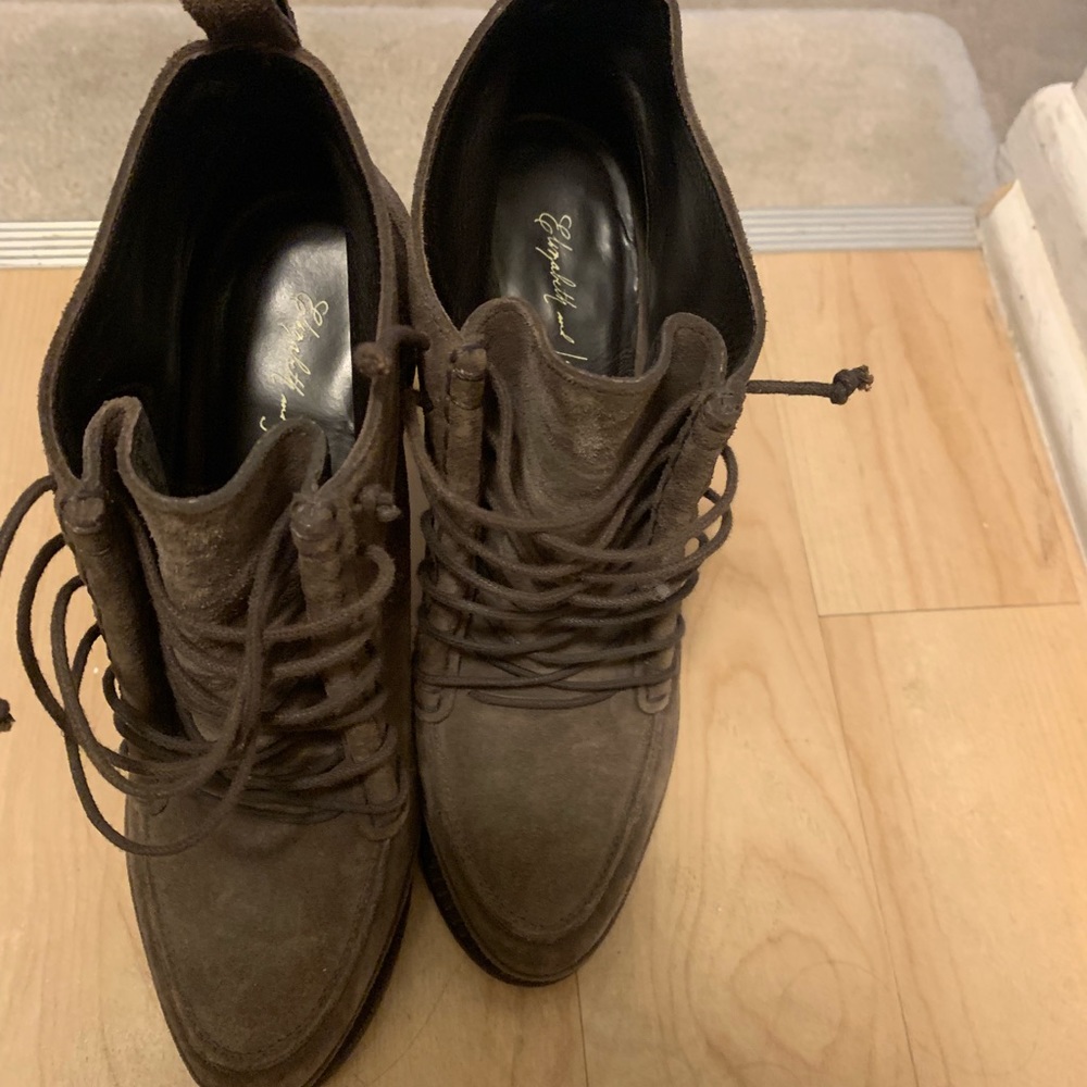 Shoes - Picture 1 of 4